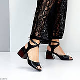 Жіночі стильні сучасні глянсові босоніжки LUX на зручному підборі колыр Чорний взуття жіноче, фото 4