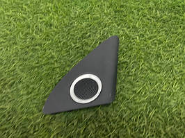 Молдинг дверей (куточок) внутрішній Audi Q5 8R 3.2 CALB 2012 перед. прав. (б/у)