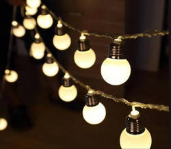 Вуличні гірлянди