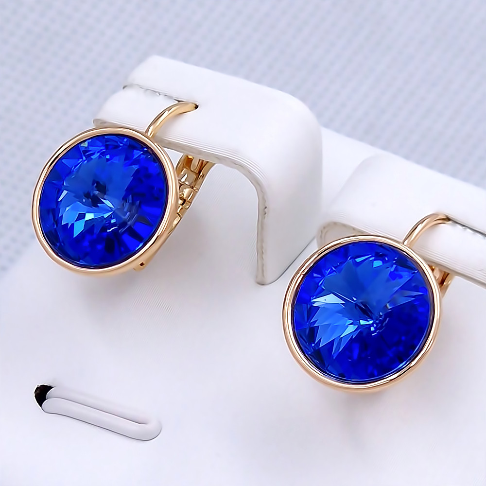 Сережки XР. Позолота 18К. Камені: Swarovski синього кольору. Довжина: 17 мм. Ширина: 12 мм.