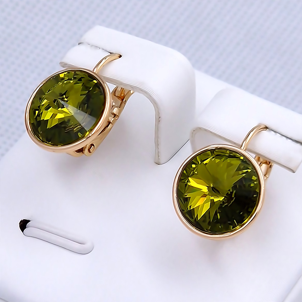 Сережки XР. Позолота 18К. Камені: Swarovski оливкового кольору. Довжина: 17 мм. Ширина: 12 мм.