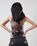 📌 Стильна майка рубчик борцівка жіноча, літо, облягаюча, з принтом тай-дай | Якісний базовий топ | Батал, фото 2
