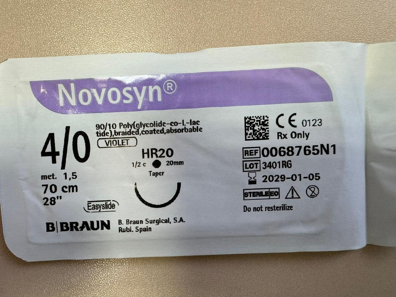 NOVOSYN фіолетовий, розмір USP 4/0 (1,5)70см, голка HR20 (M), пакування RCP