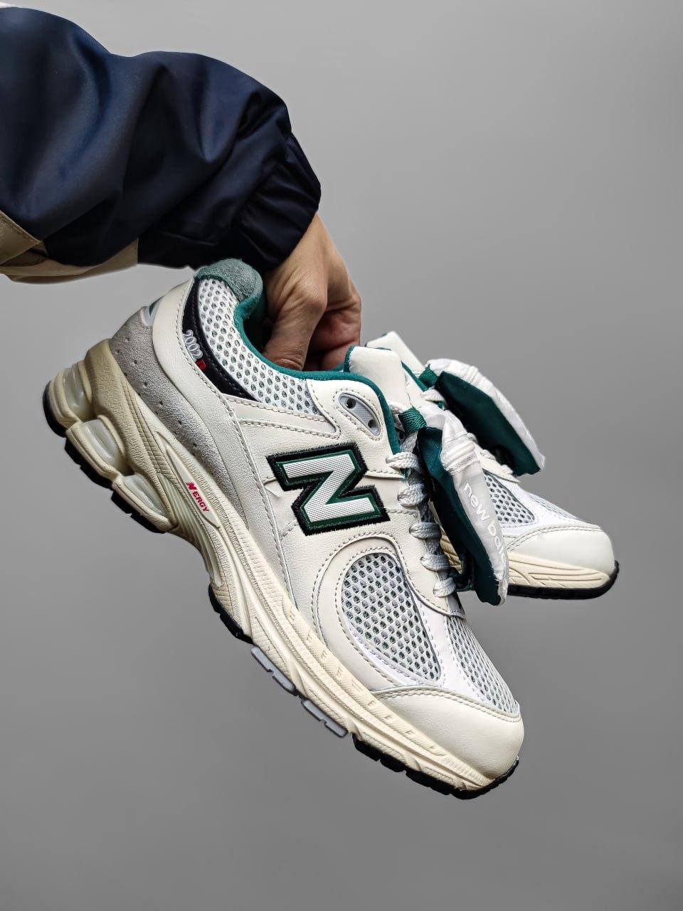 Кросівки чоловічі бежеві New Balance 2002 R Vintage Teal Pouch Beige Green (16545)