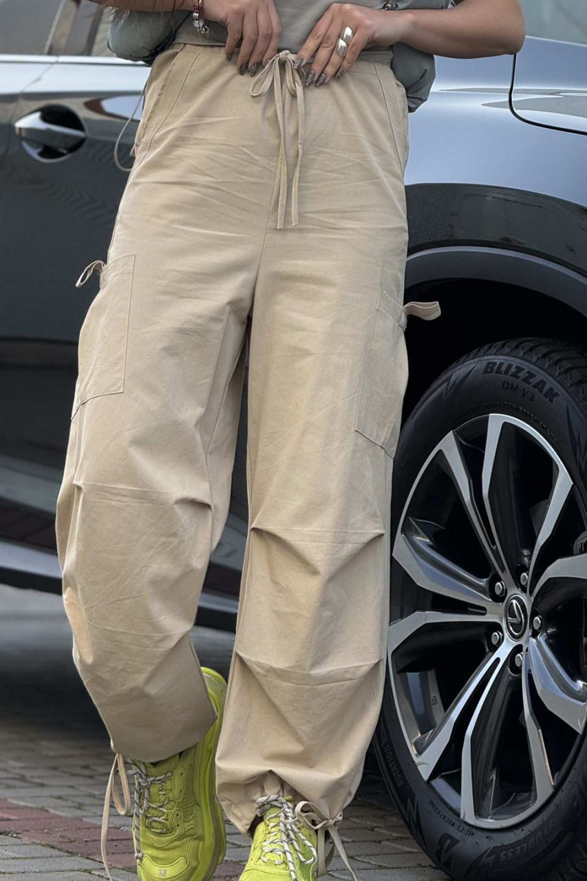 Штани карго жіночі бежевого кольору 178555P