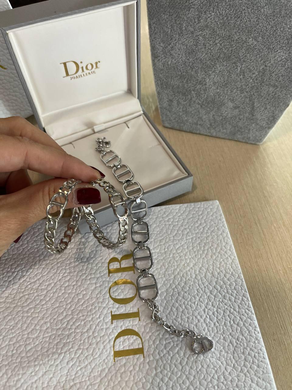 Сережки від Dior