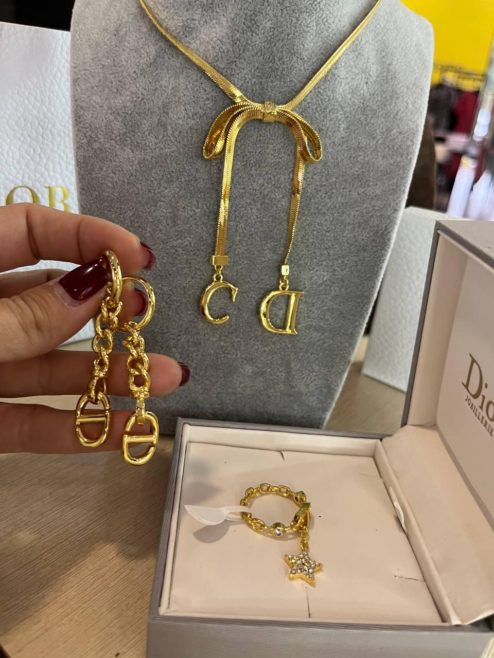Сережки від Dior