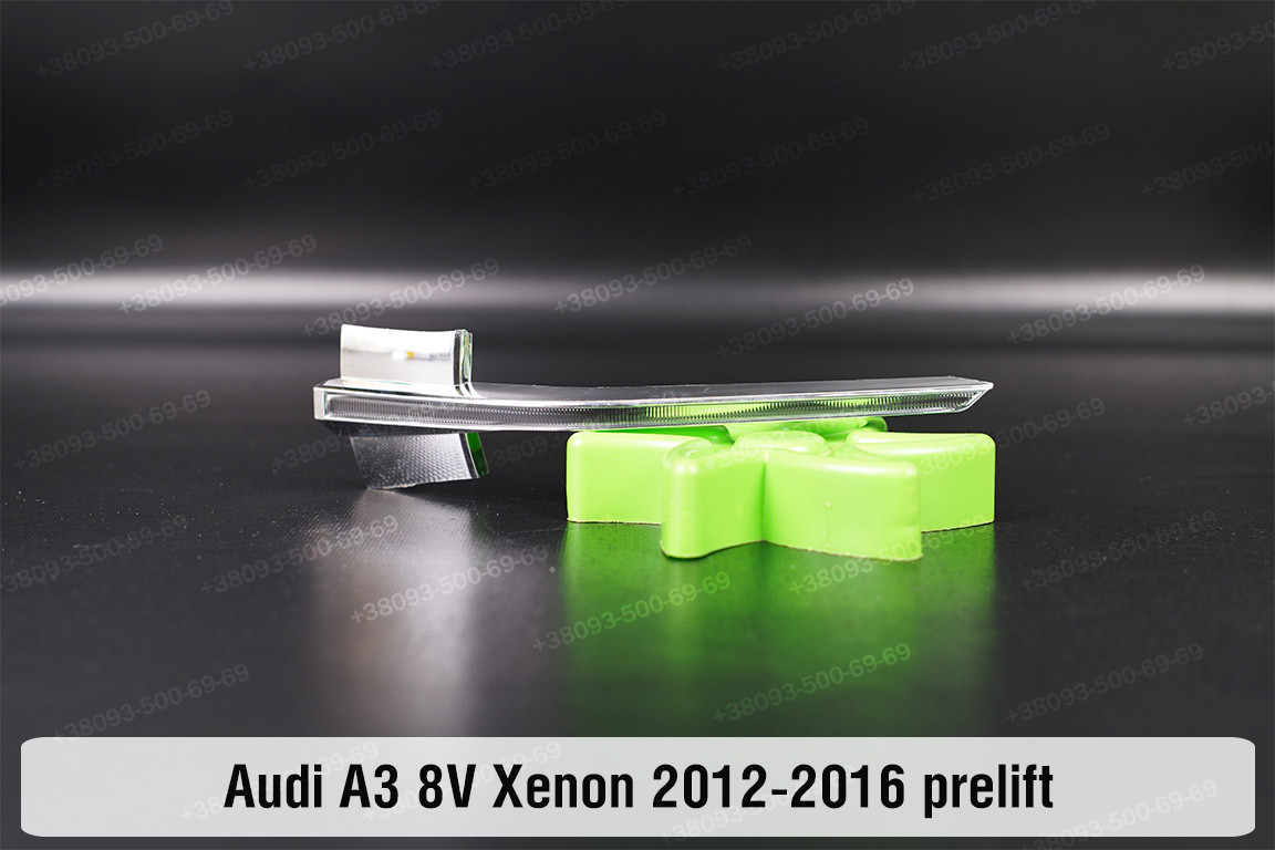 Хромована декоративна маска світлорозсіювач поворотника Audi A3 8V Xenon (2012-2016) дорест права, фото 1