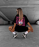 Жіночий чорний комплект футболка та велосипедки з принтом Дейзі Дак, фото 3