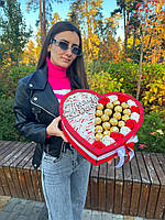 Подарунок коханій дівчині/дружині на день закоханих/Валентина, Солодкий набір з цукерками, Подарунковий бокс з трояндами/квітами