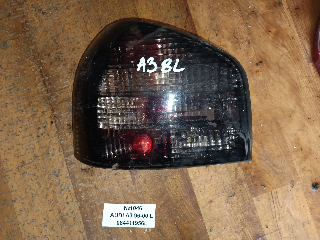 №1046 Ліхтар задній лівий 084411956L для Audi A3 96-00