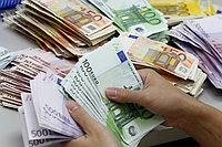 Набор сувенирных денег "Заначка справжньої красуні", доллары, евро, гривны, 9 пачек по 80 купюр