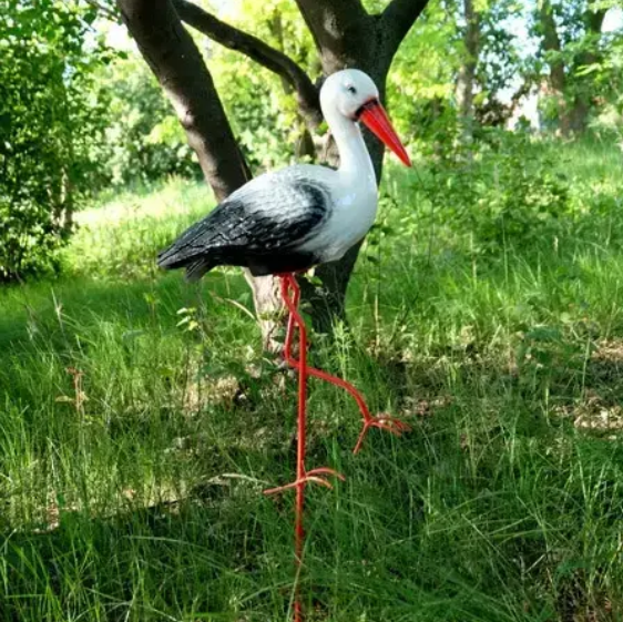 Садова скульптура "Лелека" мала з керамікина на металевих ніжках малий розмір, закритий дзьоб., фото 1