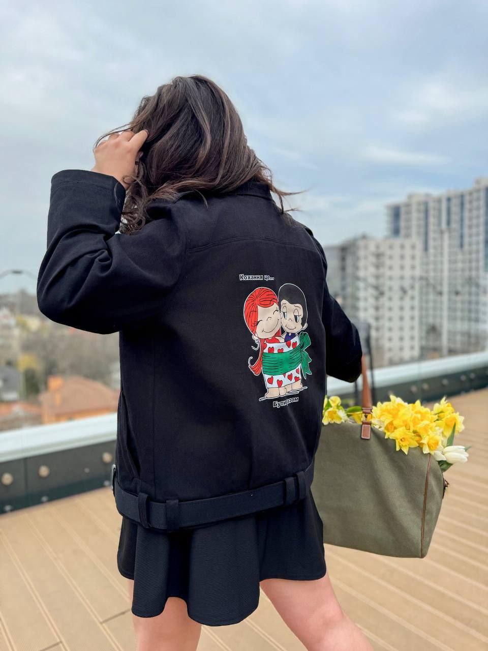 Жіноча стильна джинсова куртка-косуха з паском та анімацією на спинці, норма і батал великі розміри, фото 1