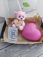 Ніжний набір мила ручної роботи ведмедик Барні і велике сердечко рожевого кольору