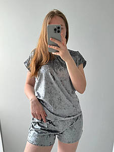 Женская велюровая пижама футболка и шорты серая
