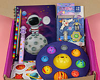 Подарочный набор для мальчика В космосе с красивой канцелярией и игрушкой-антистрессом