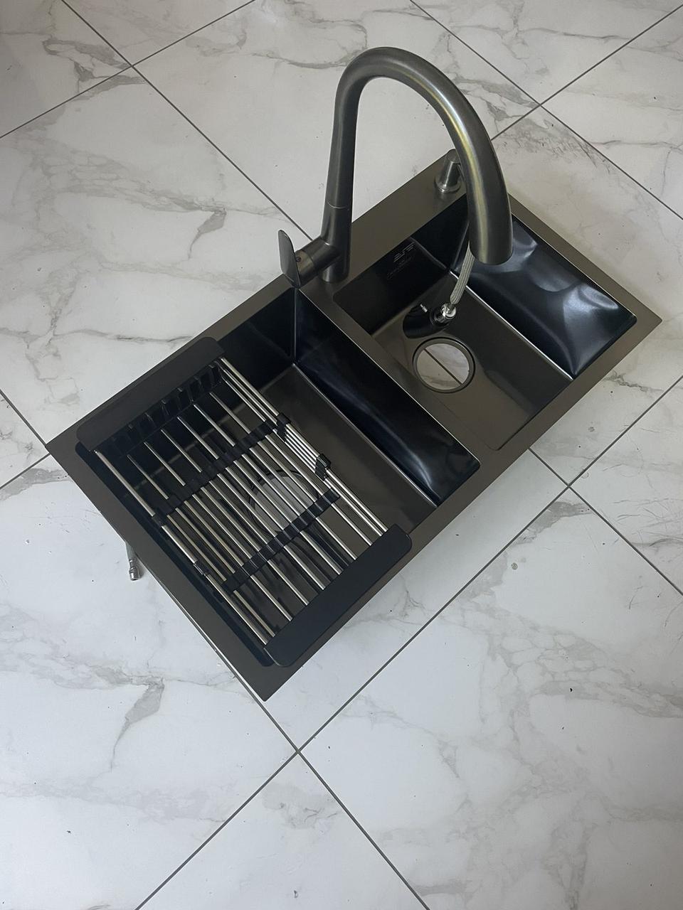 Мийка Kroner KRP Schwarze 7843ZHM PVD 30/10 мм дві чаші та змішувач для кухні Luminex висувний із латуні., фото 1