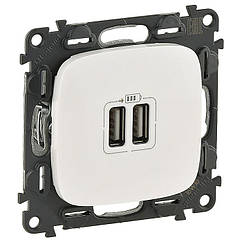 Розетка 2хUSB Valena ALLURE білий 754995