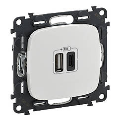 Розетка 2хUSB тип А + С Valena ALLURE білий 754965