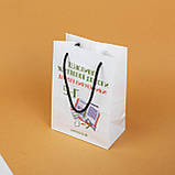 Пакет під подарунки дітям на випускний 9 клас 220*120*260 мм Паперові папкети з ручками мотузками, фото 3