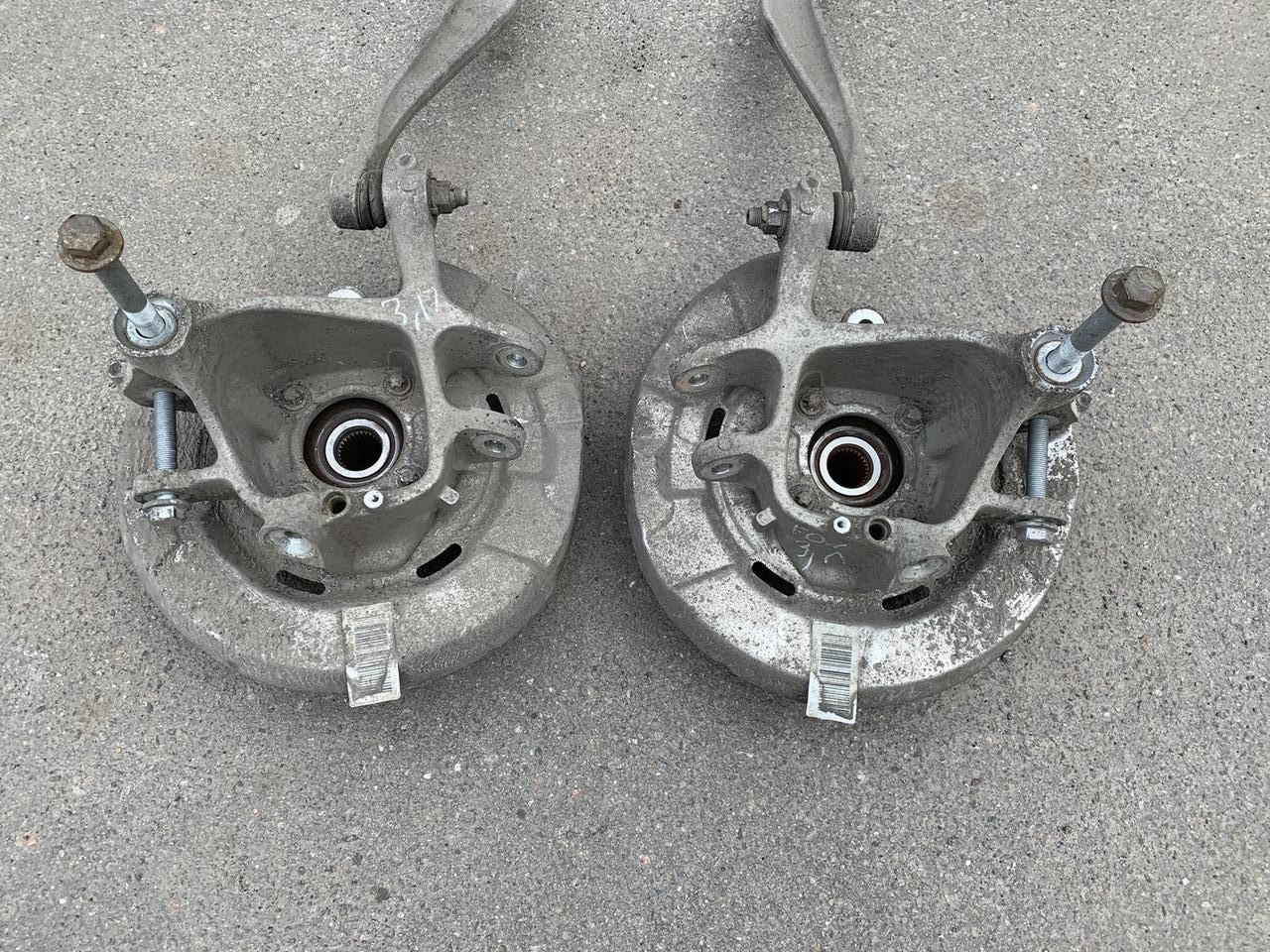 Б/В Цапфа Задня Права/Ліва ГОЛА BMW 7 F01 33326796497 / 33326796497, фото 1