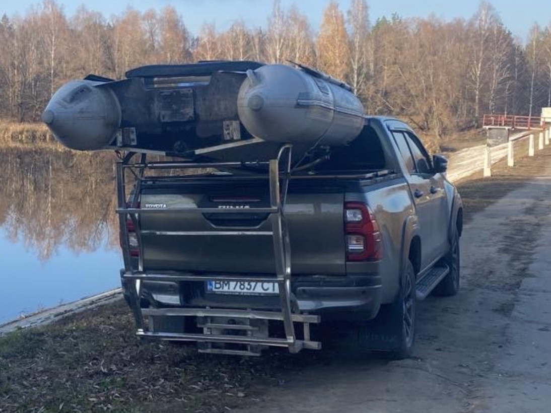 Кришка кузова пікапа трисекційна для Toyota Hilux / Тойота Хайлюкс. Тюнінг пікапа BVV. Кришка пікап