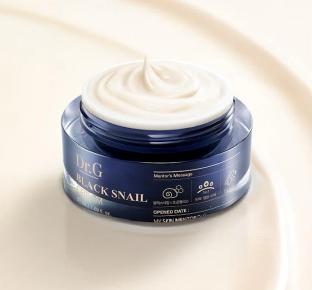 Поживний крем із муцином чорного равлика Dr.G Black Snail Cream