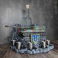 Сувенир патриотический на подарок мужчине, с национальной символикой и статуэткой танка САУ М109