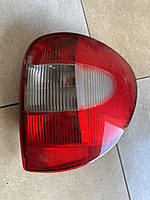 Задний фонарь правый Chrysler Voyager IV 04857306AB