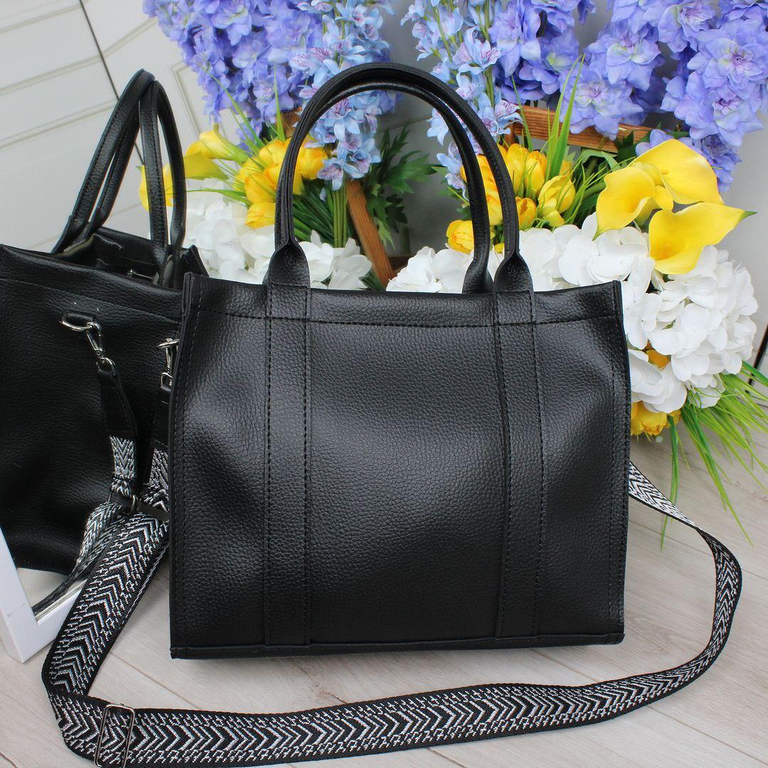 Жіноча сумка формат А4 прямокутна на широкому ремені чорна шкірзам