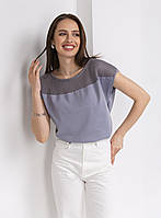 Женская однотонная серая футболка с ажурной вставкой. Модель 3018 46/48