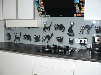 Кухонний фартух із загартованого скла із зображенням котів.