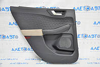 Обшивка двери карточка задняя левая Ford Escape MK4 20-22 черная с бежевой тряпкой, царапины, под чистку