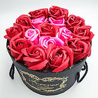 Подарочный набор розы из мыла в шляпной коробке букет цветочная композиция 19х19 см Forever красный