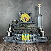 Сувенирный мини бар ручной работы, патриотическая подставка на подарок со статуэткой танка САУ 2С3 Акация