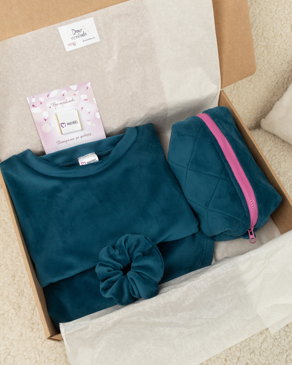 Подарунковий набір велюрова піжама, косметичка та резинка для волосся Смарагд, фото 1