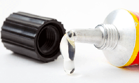 Клеї, клеющие композиції