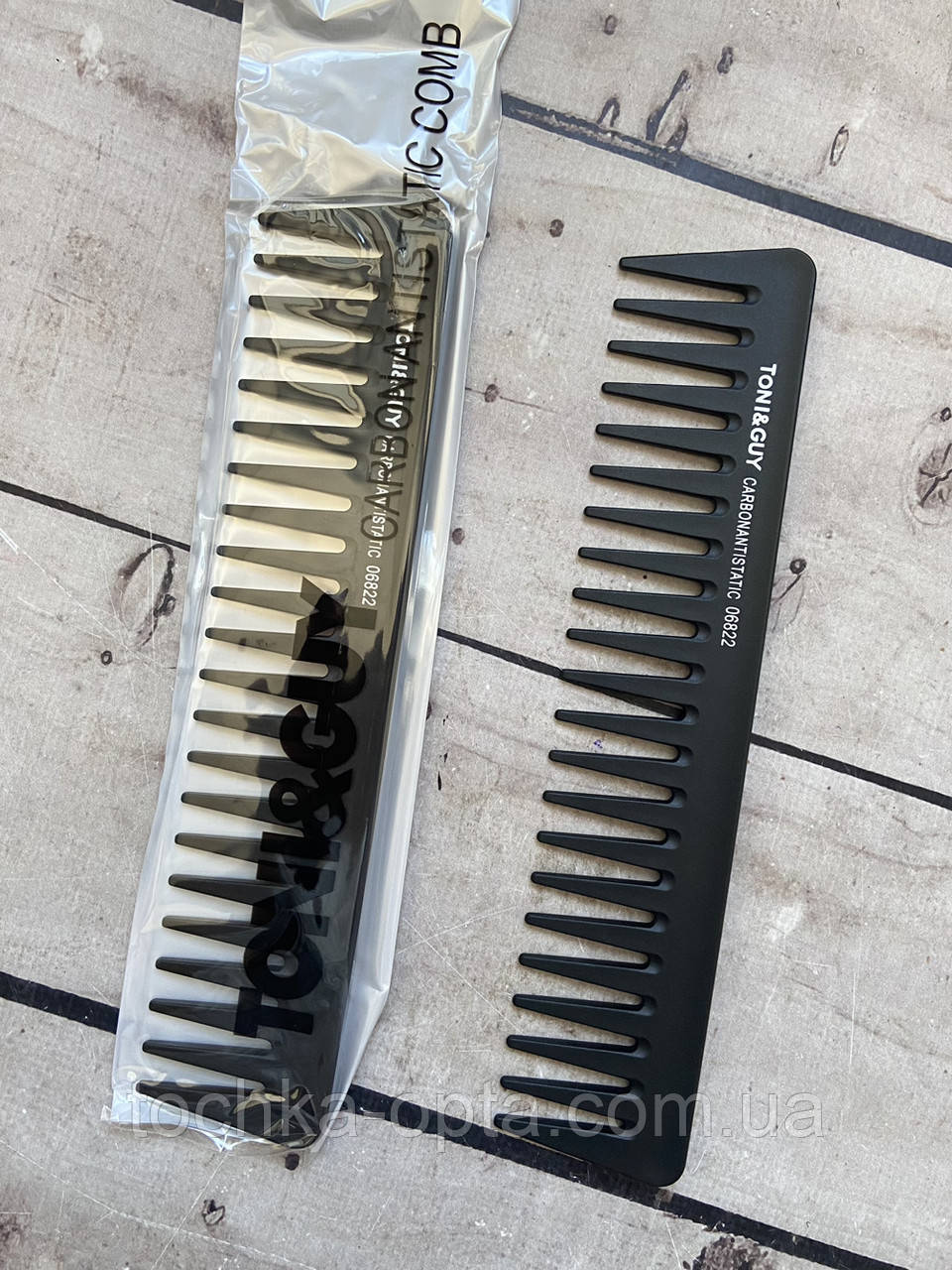 Гребінець рідкісний зуб TONI&GUY Carbon antistatic 06822, фото 1