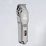 Акумуляторна машинка для стрижки волосся та триммер для бороди VGR V-675 бездротовий комплект з 14 насадками, фото 3