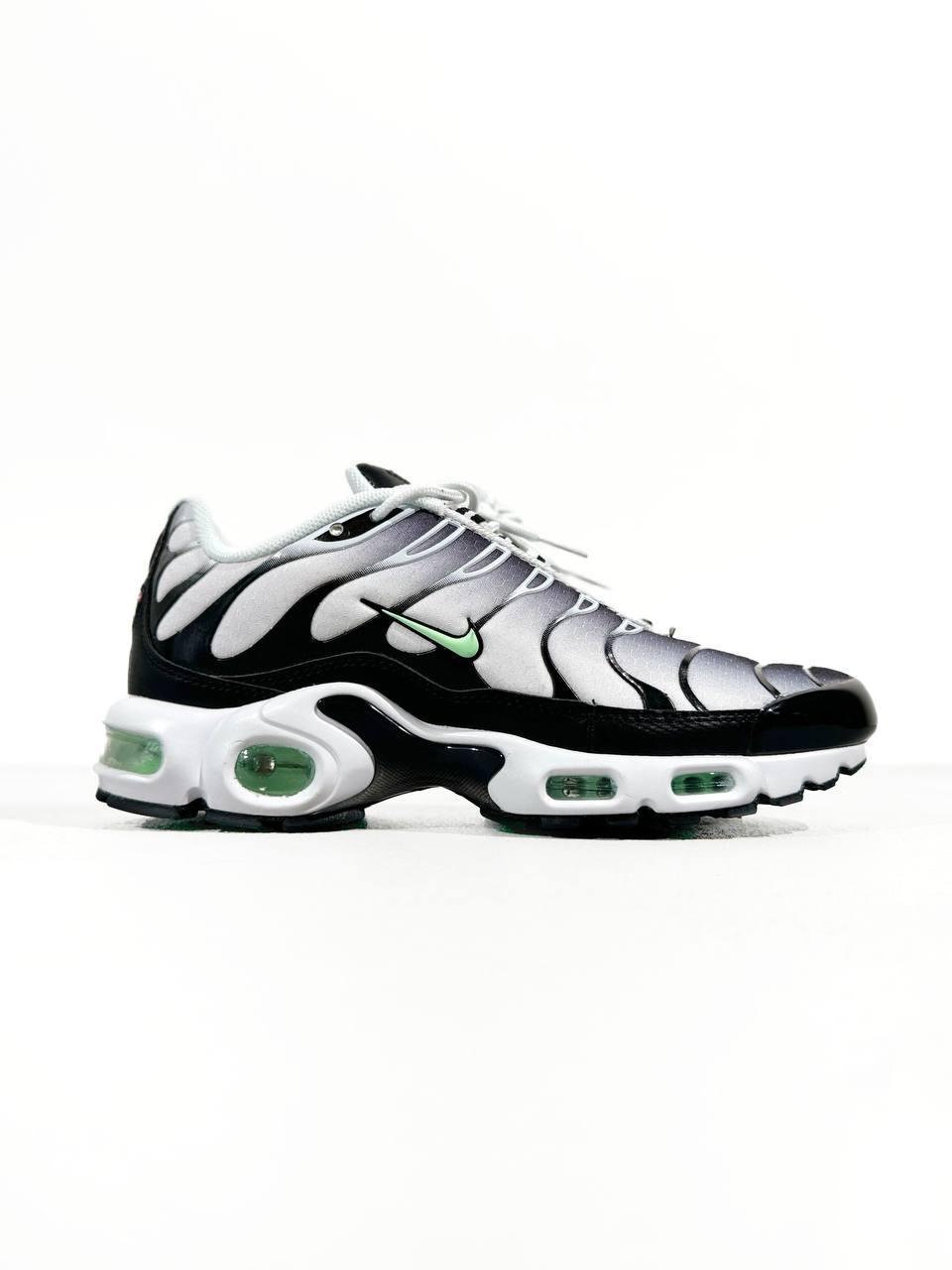 Мужские спортивные кроссовки на большой подошве Nike Air Max TN Plus "Black/White/Mint" айр макс черные с - фото 1 - id-p2203541664