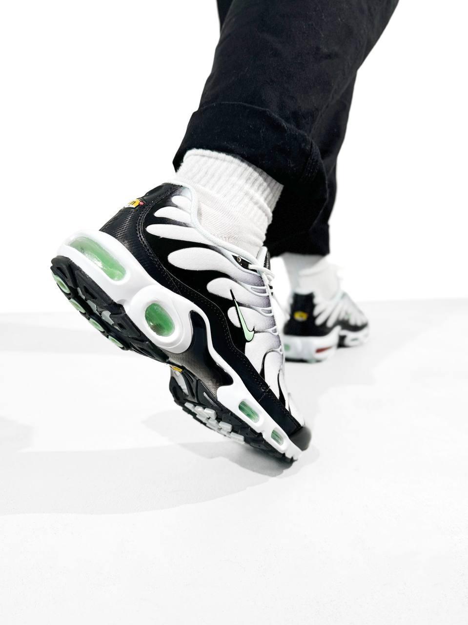 Мужские спортивные кроссовки на большой подошве Nike Air Max TN Plus "Black/White/Mint" айр макс черные с - фото 3 - id-p2203541664