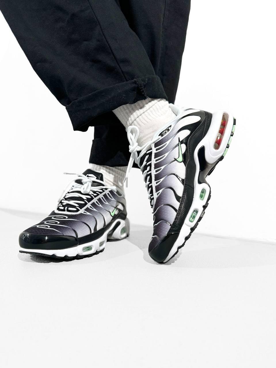 Мужские спортивные кроссовки на большой подошве Nike Air Max TN Plus "Black/White/Mint" айр макс черные с - фото 5 - id-p2203541664