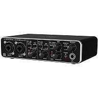 USB аудиоинтерфейс Behringer UMC204HD