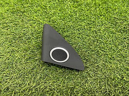 Молдинг дверей (куточок) внутрішній Audi Q5 8R 3.2 CALB 2012 перед. лів. (б/у)