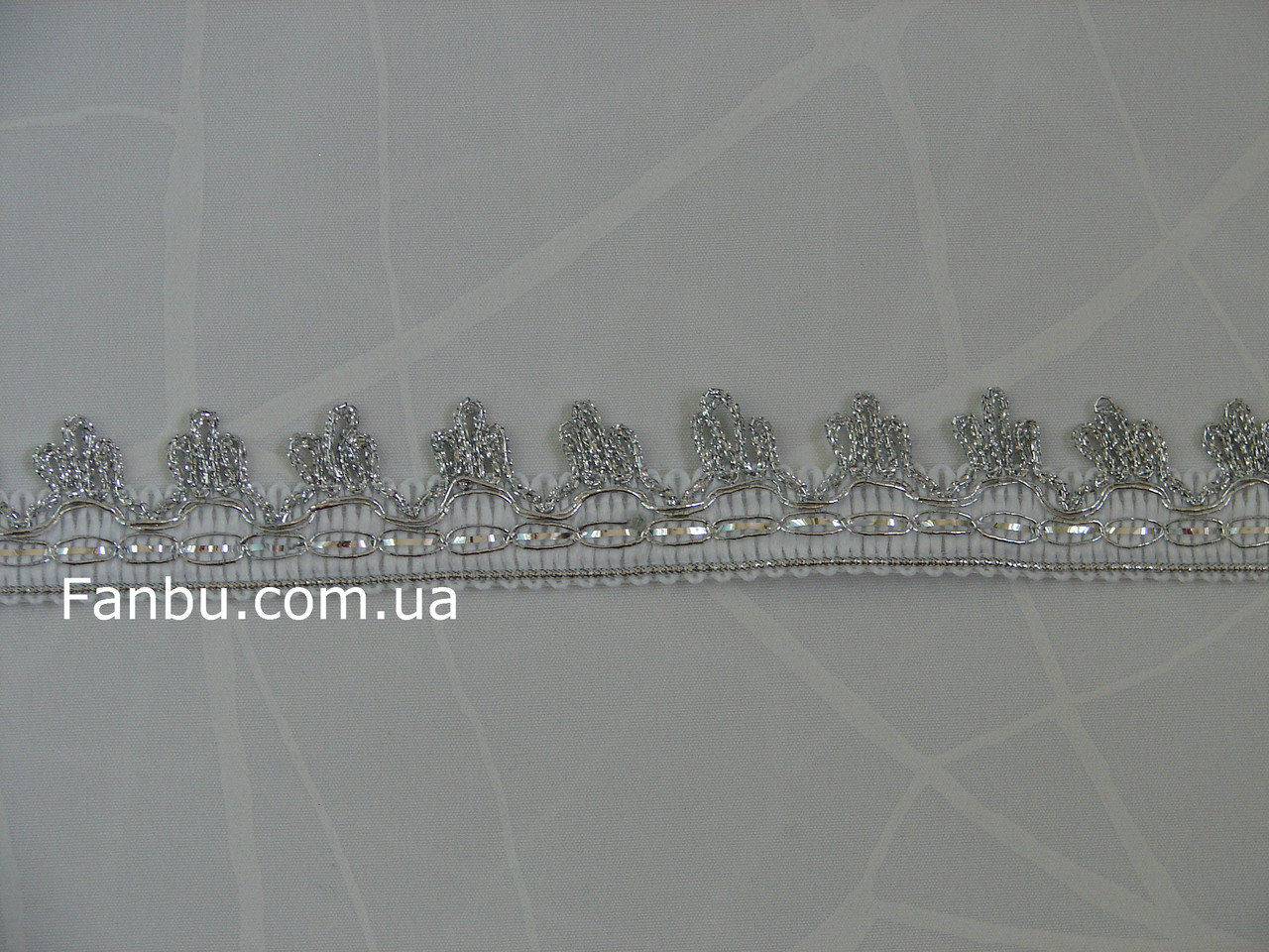 Біла з сріблом тасьма"корона"(ширина 2.7 см)