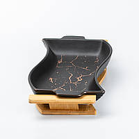 Lugi Блюдо керамическое на деревянной подставке для сервировки стола 39.5 х 20 х 6.5 см