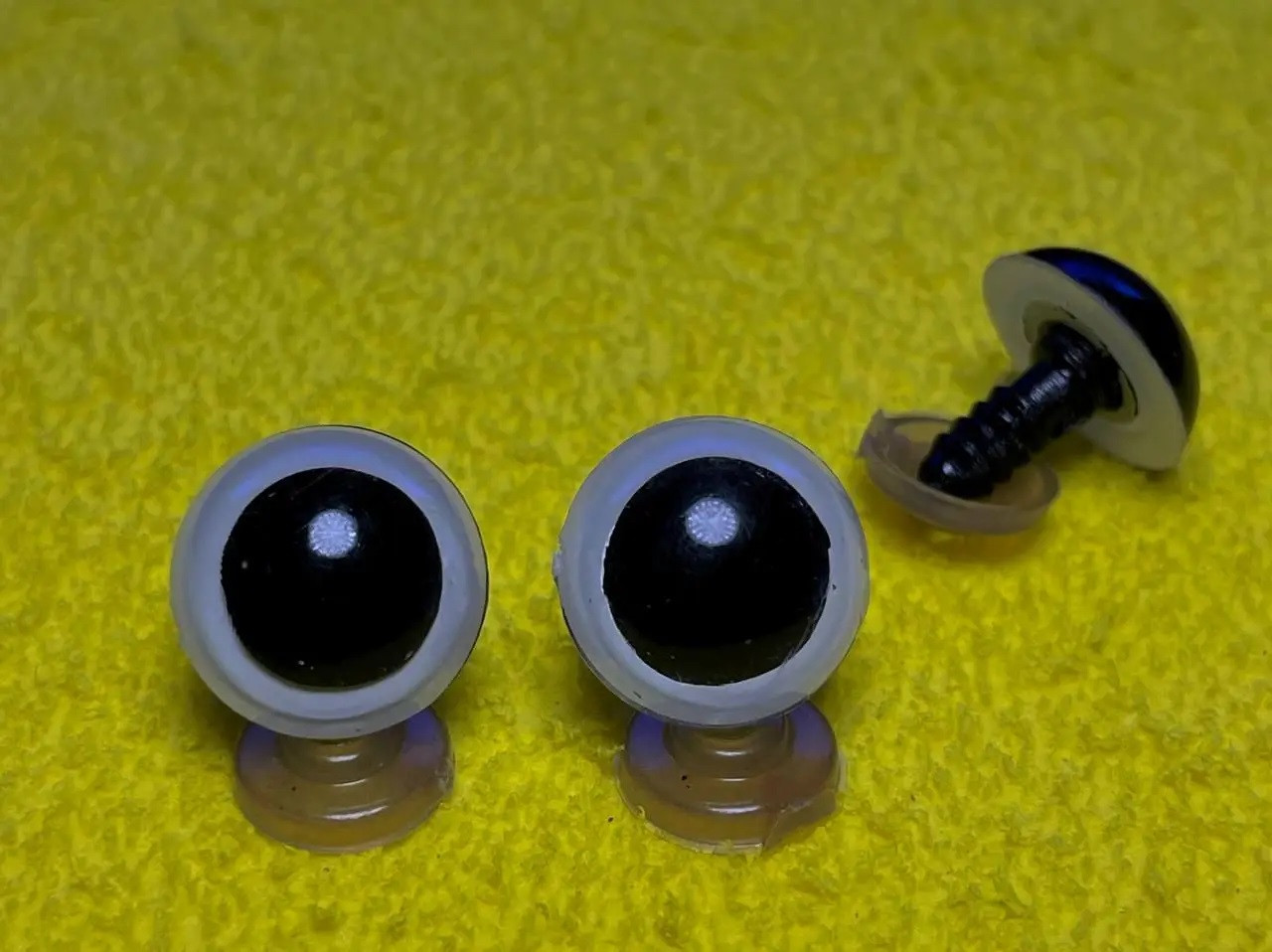 Очі для іграшок Білі 16 мм гвинтові з крипленням (фурнітура для іграшок) - фото 1 - id-p2203881990