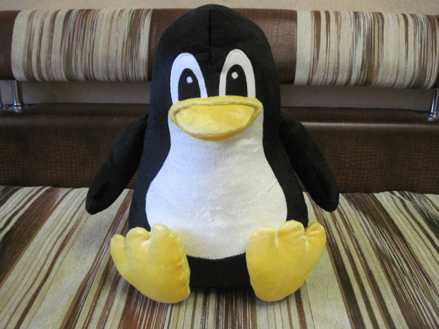М'яка іграшка — подушка пінгвін ручна робота
