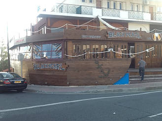 Неотъемлемым элементом для многих также является ознакомление с ресторанами  курорта. И если Вы отправляетесь на Кипр, то можете быть уверены, что здесь Вам предложат заведения на любой вкус.